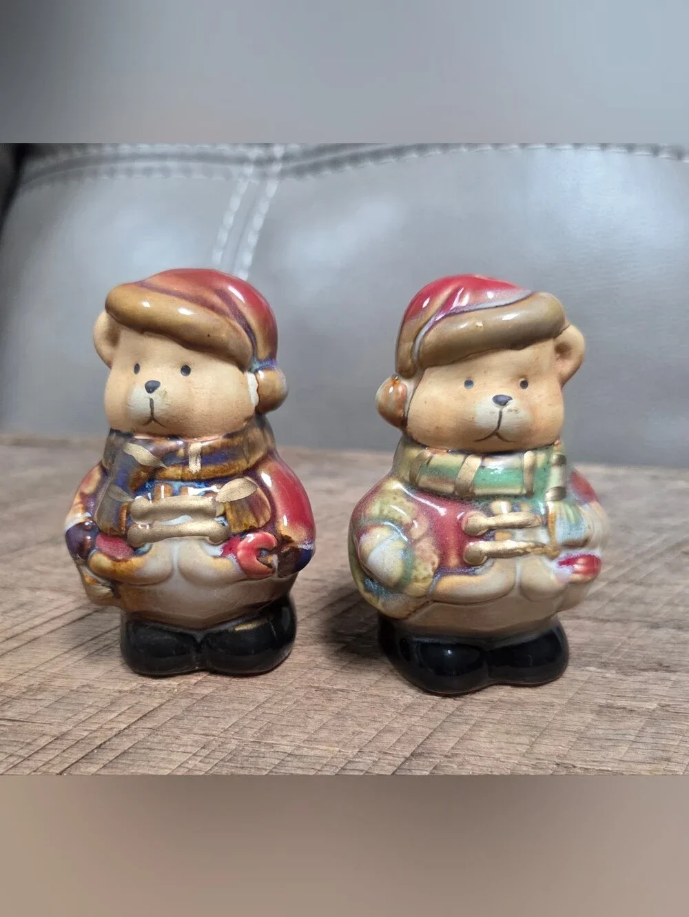 Vintage Christmas Bears Salt and Pepper Shakers Adorable Collector ~ Bin P